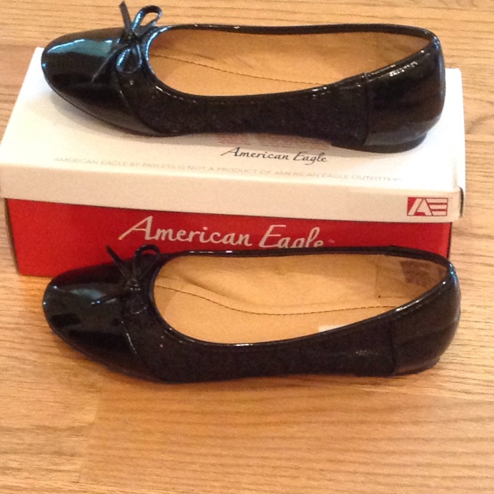 Children's size 4 patent leather shoes